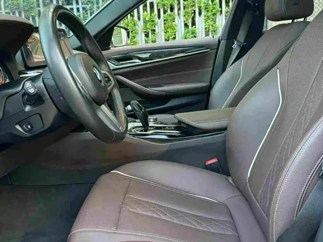 BMW 5 Series — Фото автомобиля 9