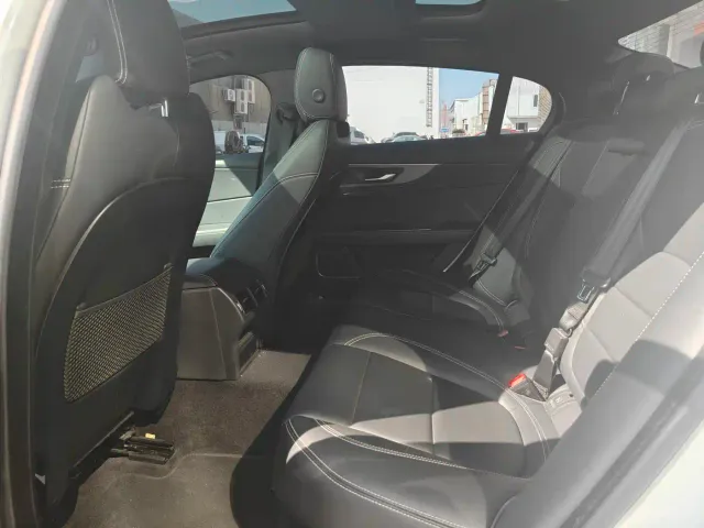 Jaguar XEL — Фото автомобиля 9