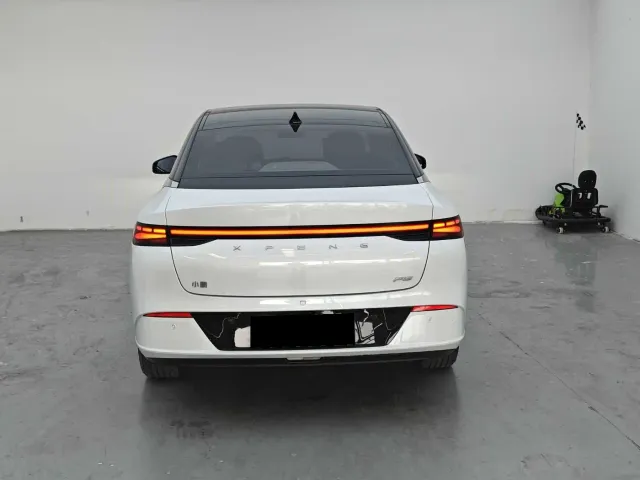 Xpeng P5 — Фото автомобиля 8