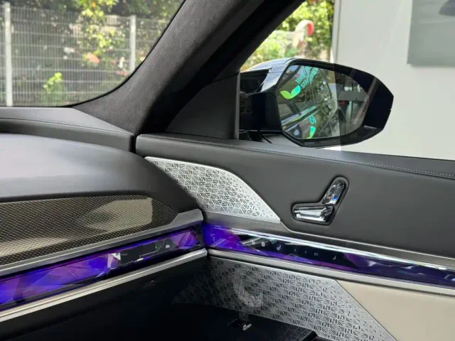 BMW i7 M70L — Фото автомобиля 15