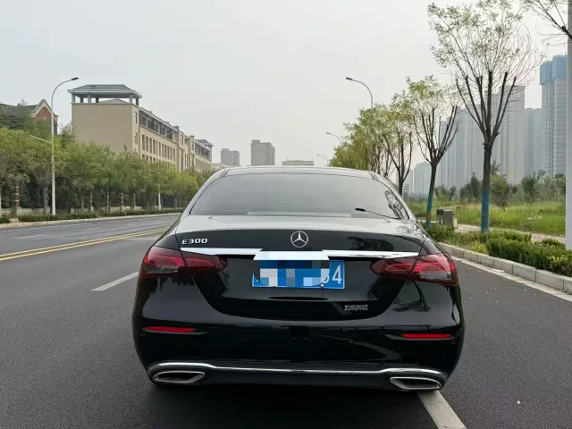 Mercedes-Benz E-Class — Фото автомобиля 18