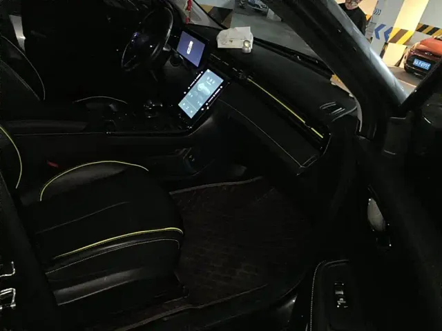 Roewe RX5 — Фото автомобиля 13