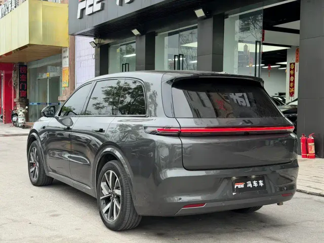 Li Auto L8 — Фото автомобиля 14