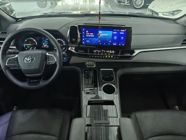 Toyota Granvia — Фото автомобиля 13