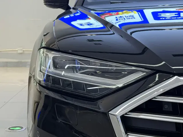 Audi A8 — Фото автомобиля 4