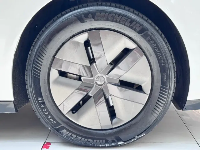 Li Auto MEGA — Фото автомобиля 15