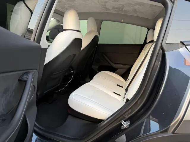Tesla Model Y — Фото автомобиля 6