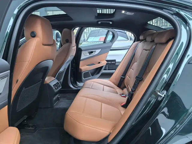 Jaguar XEL — Фото автомобиля 10