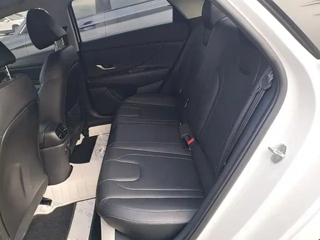 Hyundai Elantra — Фото автомобиля 16