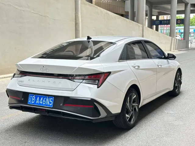 Hyundai Elantra — Фото автомобиля 13