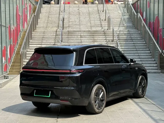 Li Auto L8 — Фото автомобиля 10