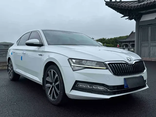 Skoda Superb — Фото автомобиля 3