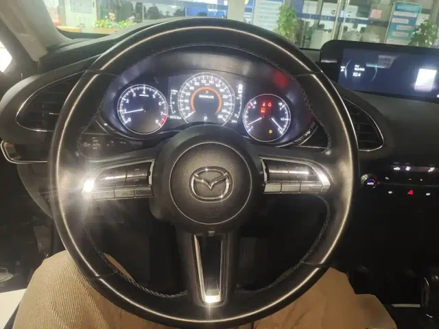 Mazda Axela — Фото автомобиля 6