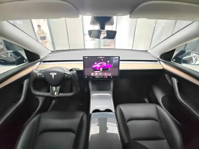 Tesla Model Y — Фото автомобиля 9