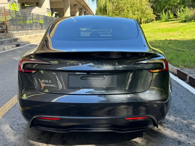 Tesla Model 3 — Фото автомобиля 6