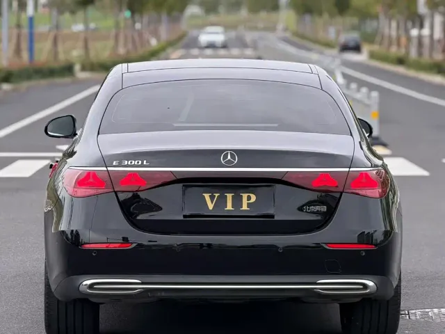 Mercedes-Benz E-Class — Фото автомобиля 8