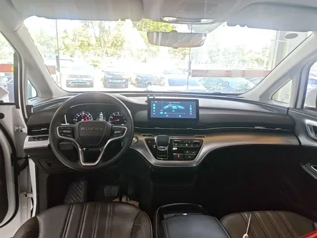 Roewe iMAX8 — Фото автомобиля 9