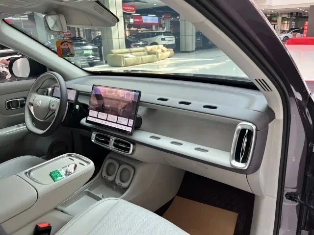 Leapmotor B10 — Фото автомобиля 5