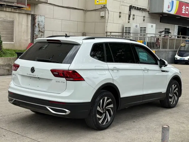 Volkswagen Tiguan L — Фото автомобиля 17
