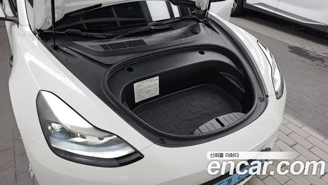 Tesla Model 3 — Фото автомобиля 5