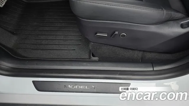 Tesla Model Y — Фото автомобиля 24