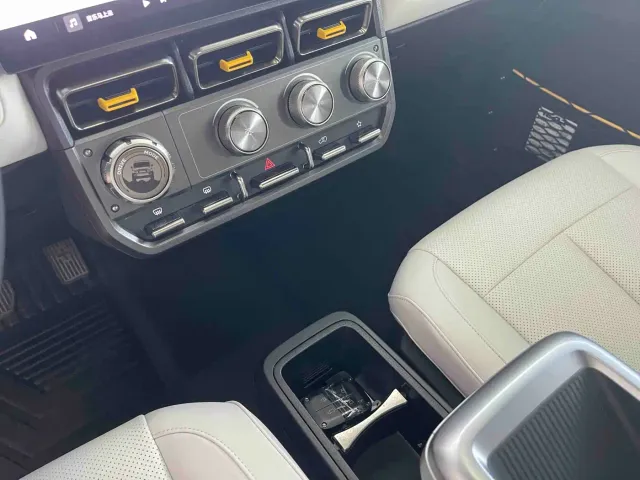 iCAR V23 — Фото автомобиля 14