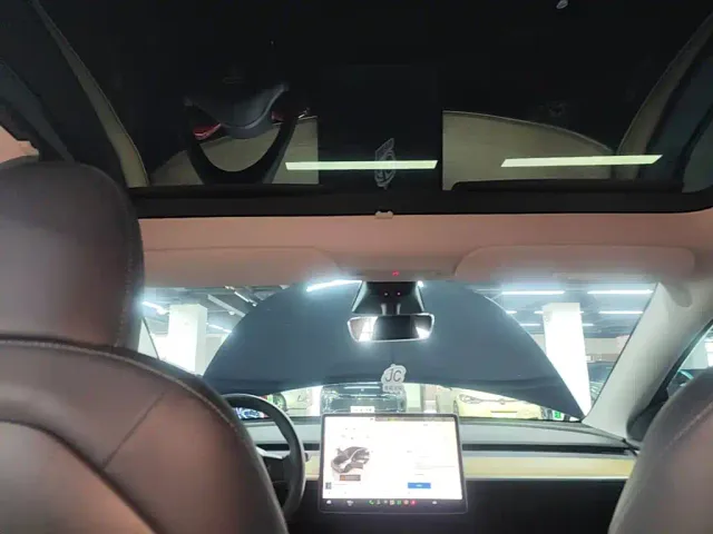 Tesla Model Y — Фото автомобиля 17