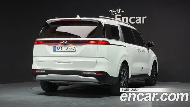 Kia Carnival Generation 4 — Фото автомобиля 2