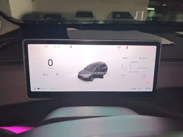 Leapmotor C10 — Фото автомобиля 11