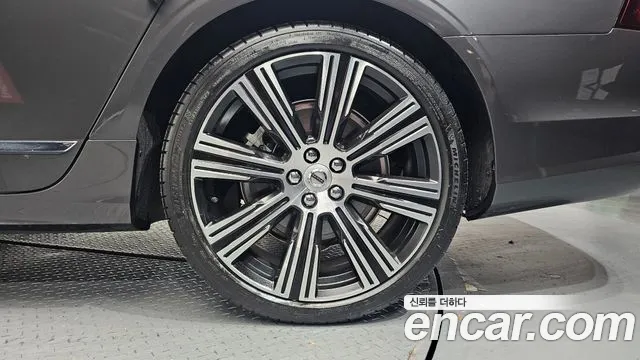 Volvo S90 — Фото автомобиля 6