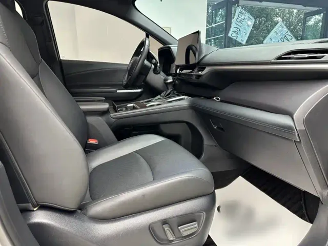 Toyota Granvia — Фото автомобиля 14