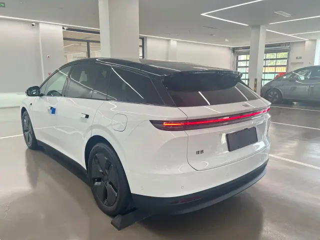 Li Auto i6 — Фото автомобиля 4