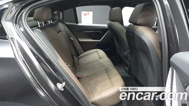 BMW 5-Series — Фото автомобиля 11