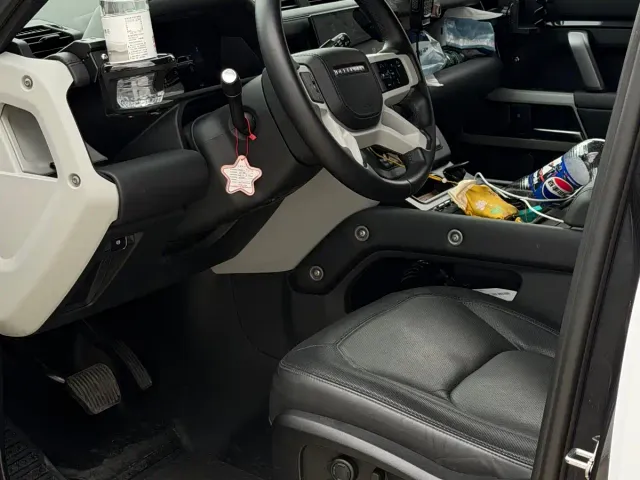Land Rover Defender — Фото автомобиля 7