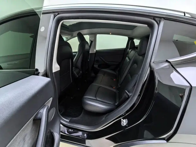 Tesla Model Y — Фото автомобиля 8