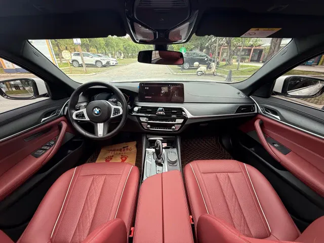 BMW 5 Series — Фото автомобиля 5
