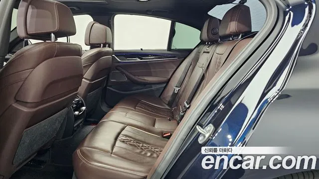 BMW 5 Series G30 — Фото автомобиля 16
