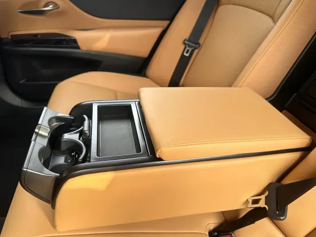 Lexus ES — Фото автомобиля 16