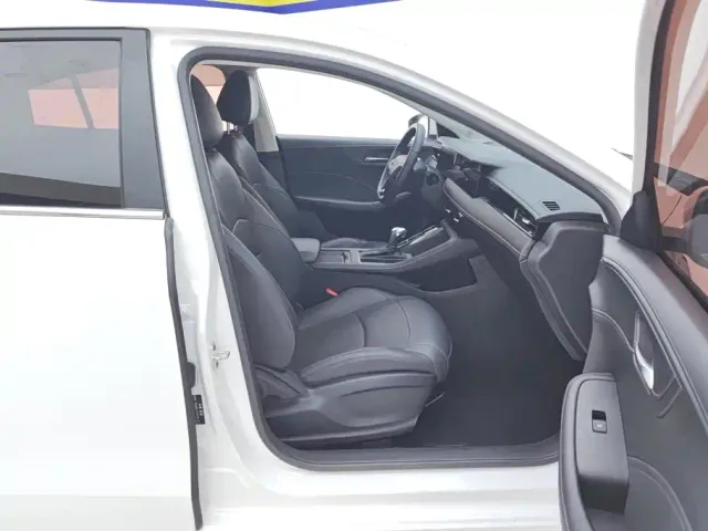Roewe i5 — Фото автомобиля 8
