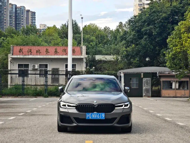 BMW 5 Series — Фото автомобиля 2