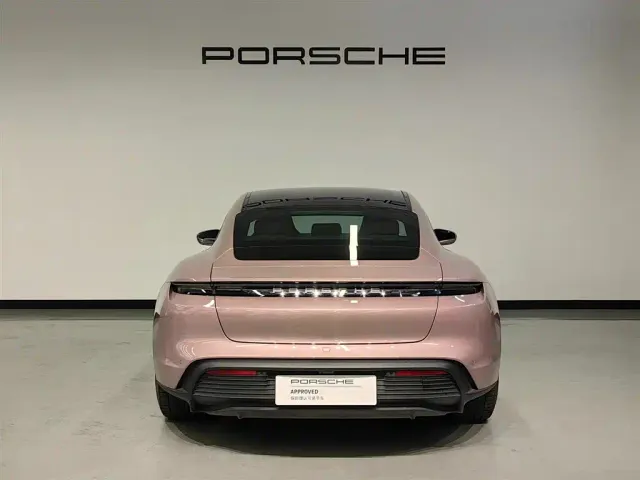 Porsche Taycan — Фото автомобиля 8