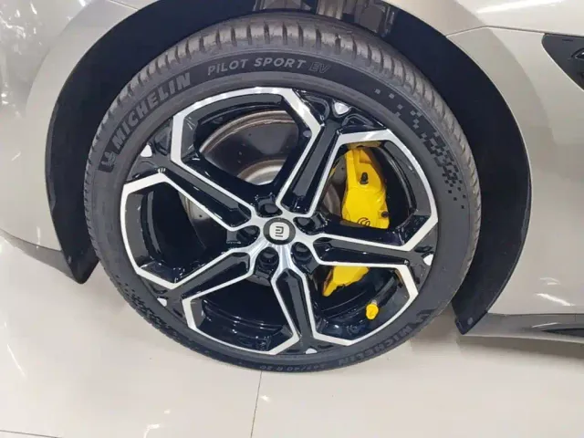 Xiaomi SU7 — Фото автомобиля 22