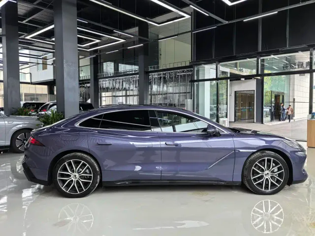 Denza Z9 — Фото автомобиля 16