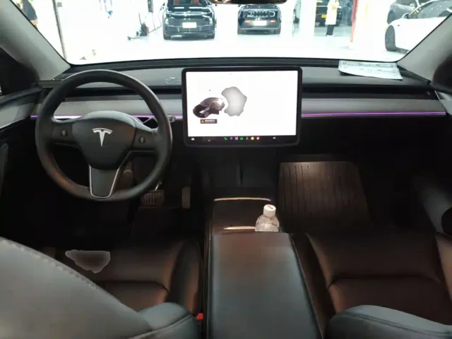 Tesla Model Y — Фото автомобиля 9