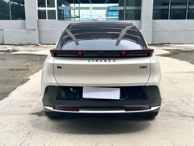 Lynk & Co Z20 — Фото автомобиля 8