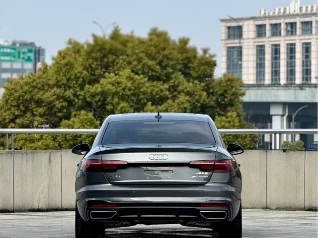 Audi A4L — Фото автомобиля 4