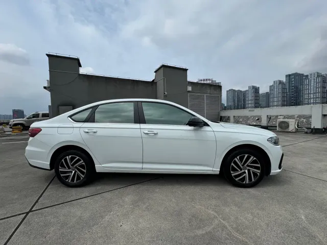 Volkswagen Lavida — Фото автомобиля 4