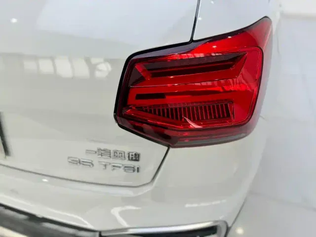 Audi Q2L — Фото автомобиля 15