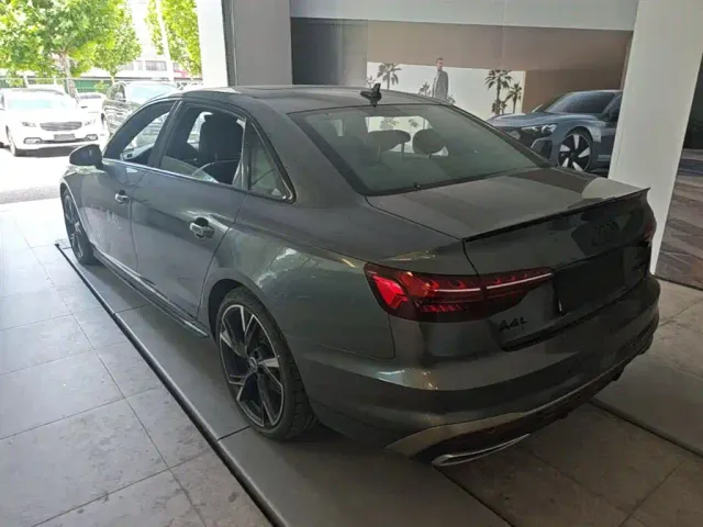 Audi A4L — Фото автомобиля 4
