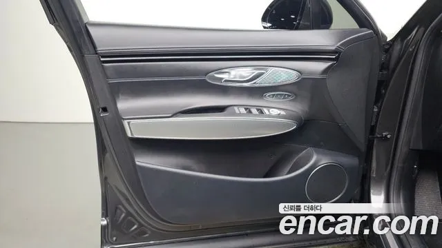 Genesis GV70 — Фото автомобиля 13